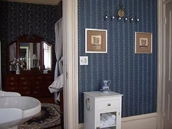 Roussell'S Garden Bed And Breakfast-2